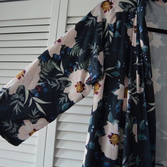 Kins & Kay Floral Print Robe with Interior and Exterior Waist Ties | Size XL - Picture 4 of 7